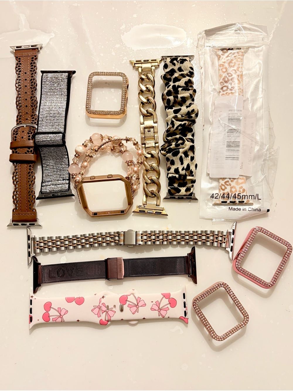 Lot of Mixed Material Strap
Bands for Apple Watch 42/44/45mm & Protective
Cases